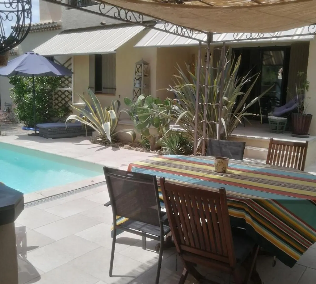 Villa Climatisee Piscine Cuisine Ete Alpilles Provence Eyguieres